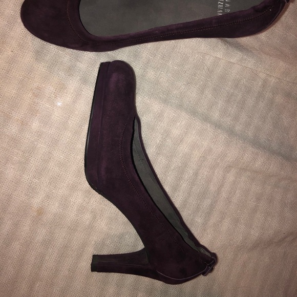 Stuart Weitzman deep purple/burgundy suede heels - Picture 2 of 5